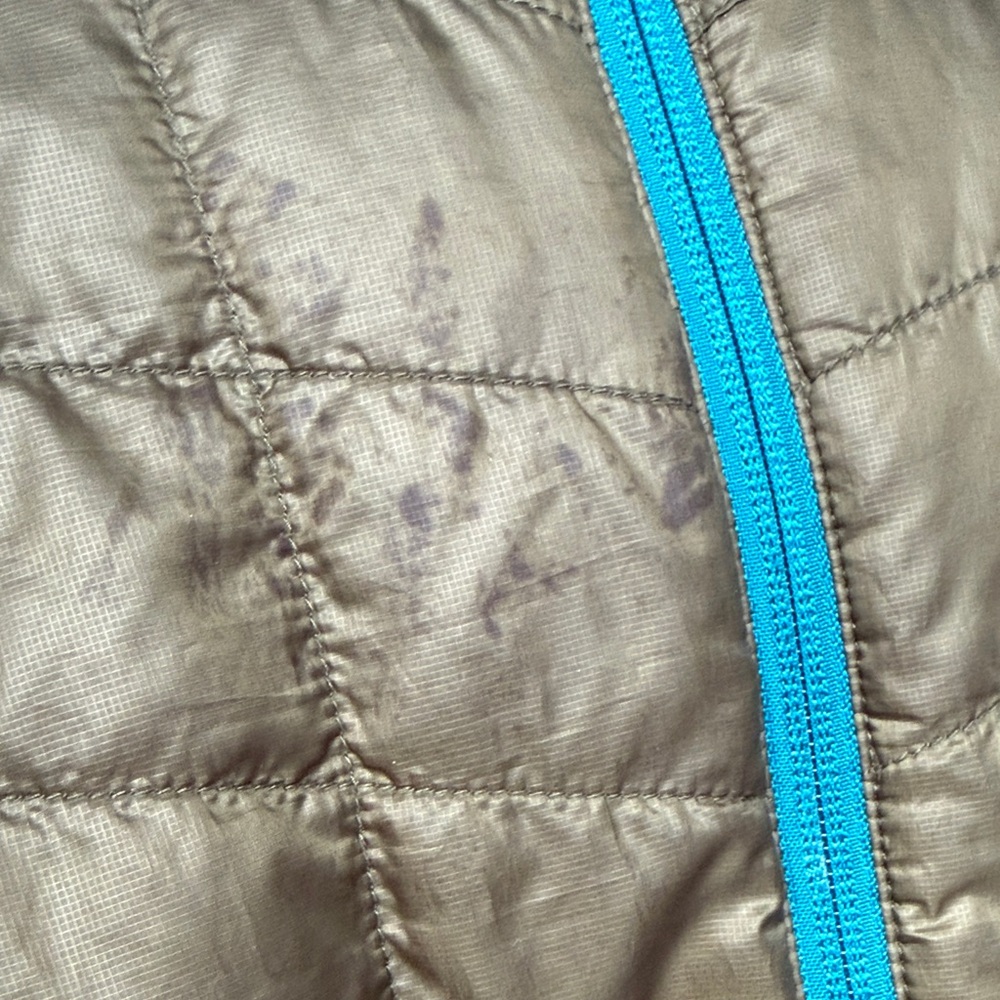 L.L.Bean PrimaLoft Packaway Hooded Jacket in olive green with teal accents - Picture 16 of 16